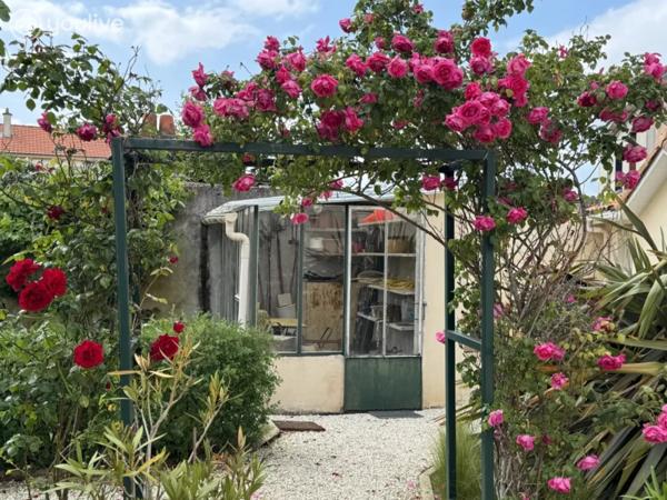 SAINT-PHILBERT-DE-GRAND-LIEU – Deux maisons indépendantes réunies au sein d’une propriété de 261 m² habitables dont 230 m² pour l’habitation principale – Un lieu de vie rare et inspirant