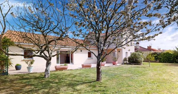 SAINT-PHILBERT-DE-GRAND-LIEU – Deux maisons indépendantes réunies au sein d’une propriété de 261 m² habitables dont 230 m² pour l’habitation principale – Un lieu de vie rare et inspirant