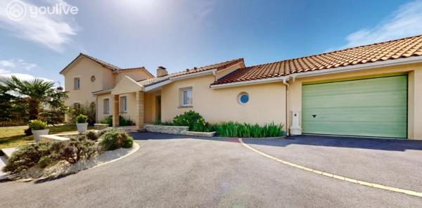 SAINT-PHILBERT-DE-GRAND-LIEU – Deux maisons indépendantes réunies au sein d’une propriété de 261 m² habitables dont 230 m² pour l’habitation principale – Un lieu de vie rare et inspirant