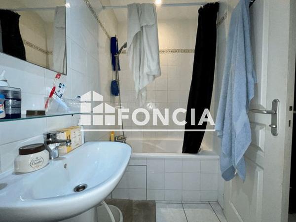 Location Appartement 2 pièces 31.46 m² - 42 RUE JULES VALENSAUT Lyon 69008