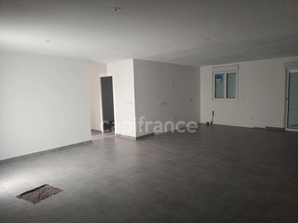 Maison neuve lumineuse – Plain-pied, 3 chambres, garage et terrasse