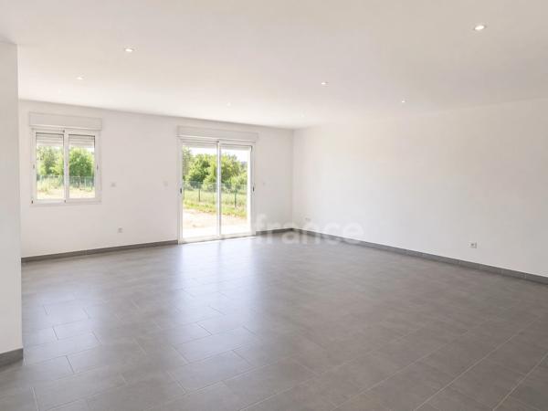 Maison neuve lumineuse – Plain-pied, 3 chambres, garage et terrasse