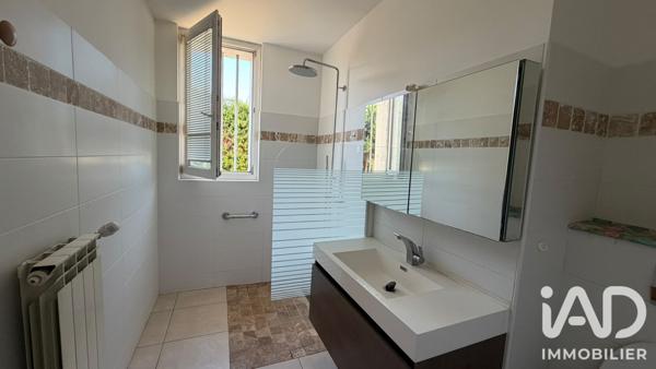 Maison à vendre 5 pièces 96 m² Saint-Saturnin-lès-Avignon
