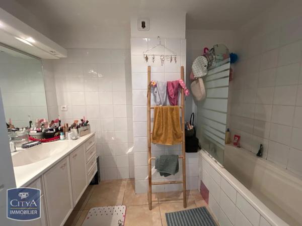 Appartement à louer 3 pièces 76.19m² Nîmes (30000)