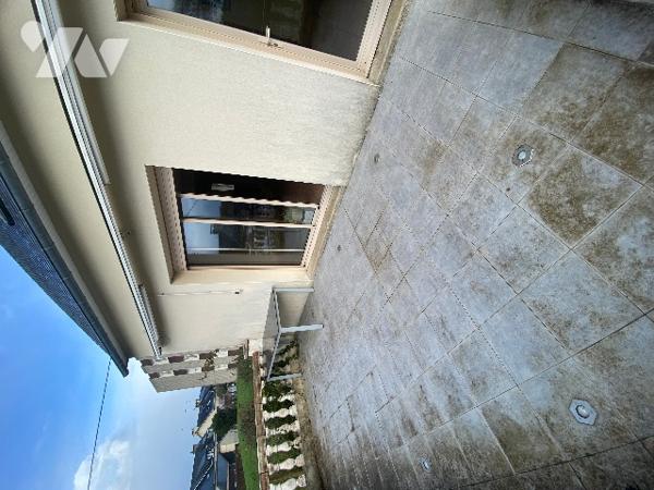 Maison 4 chambres de 2007 sur 879 m² de terrain