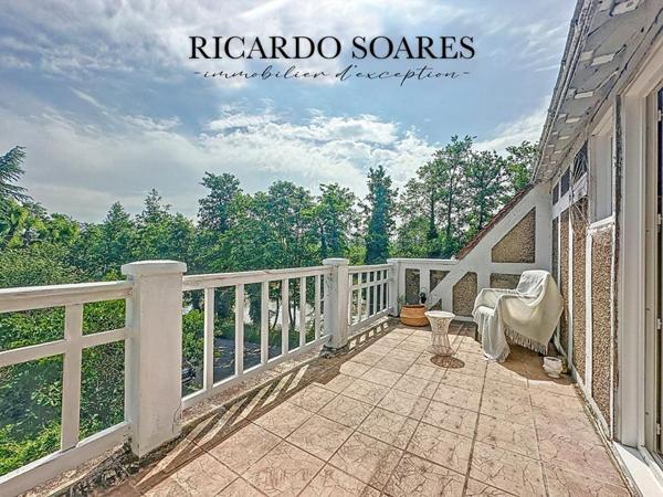 MAISON DE MAITRE 220m² / 4 CHAMBRES / SALLE DE CINEMA / GRAND SALON / 2 BALCONS / TERRAIN 720m²