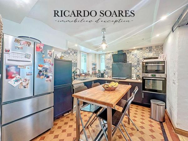 MAISON DE MAITRE 220m² / 4 CHAMBRES / SALLE DE CINEMA / GRAND SALON / 2 BALCONS / TERRAIN 720m²