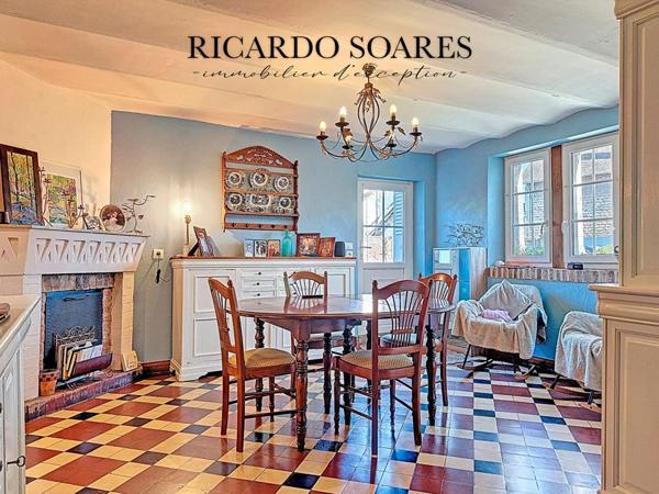 MAISON DE MAITRE 220m² / 4 CHAMBRES / SALLE DE CINEMA / GRAND SALON / 2 BALCONS / TERRAIN 720m²