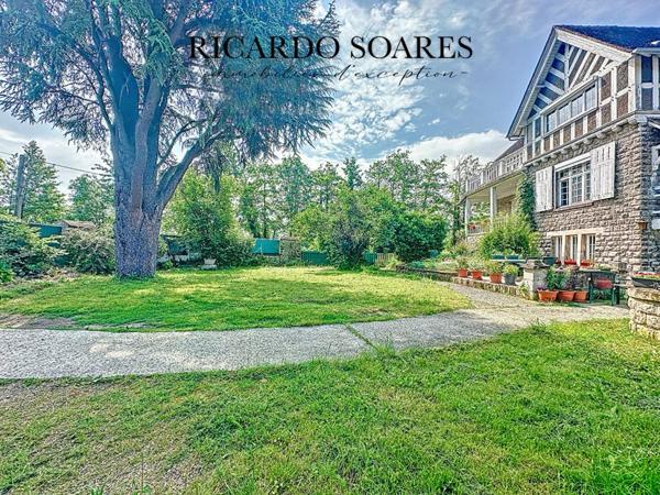 MAISON DE MAITRE 220m² / 4 CHAMBRES / SALLE DE CINEMA / GRAND SALON / 2 BALCONS / TERRAIN 720m²