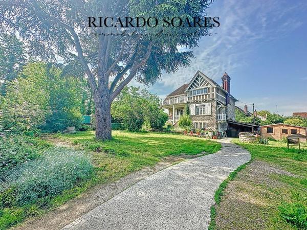 MAISON DE MAITRE 220m² / 4 CHAMBRES / SALLE DE CINEMA / GRAND SALON / 2 BALCONS / TERRAIN 720m²