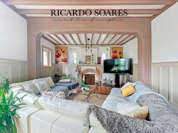 MAISON DE MAITRE 220m² / 4 CHAMBRES / SALLE DE CINEMA / GRAND SALON / 2 BALCONS / TERRAIN 720m²