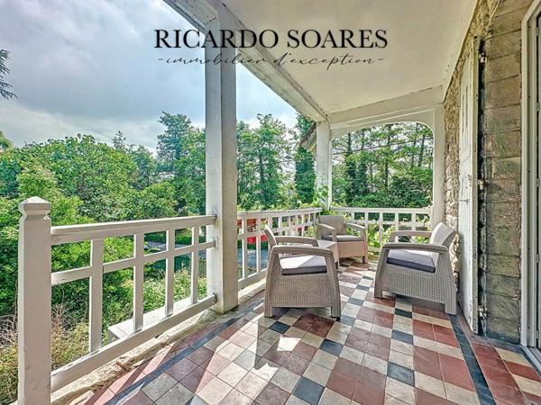 MAISON DE MAITRE 220m² / 4 CHAMBRES / SALLE DE CINEMA / GRAND SALON / 2 BALCONS / TERRAIN 720m²