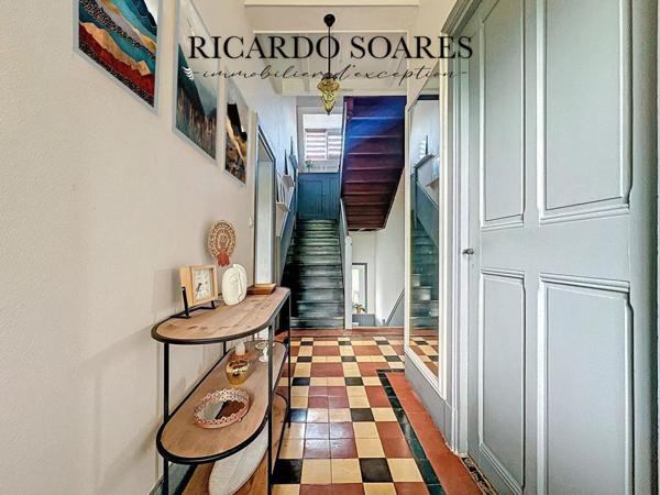 MAISON DE MAITRE 220m² / 4 CHAMBRES / SALLE DE CINEMA / GRAND SALON / 2 BALCONS / TERRAIN 720m²