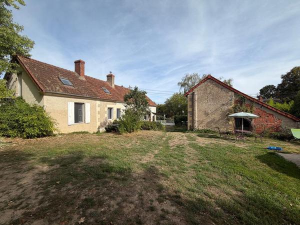 Très jolie longère rénovée dans un secteur calme et vert de la commune de Saint Eloi