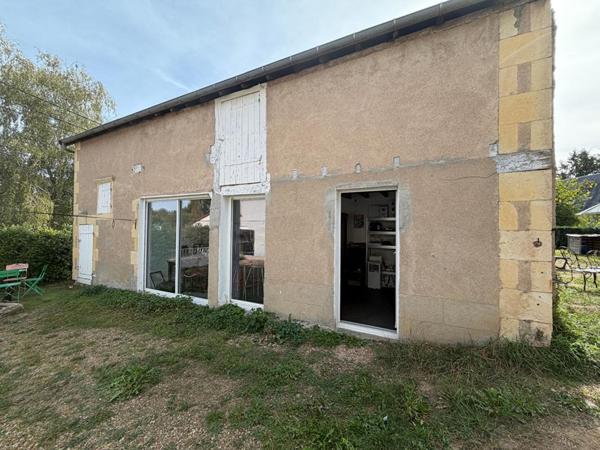 Très jolie longère rénovée dans un secteur calme et vert de la commune de Saint Eloi