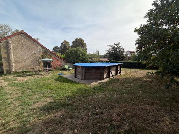 Très jolie longère rénovée dans un secteur calme et vert de la commune de Saint Eloi