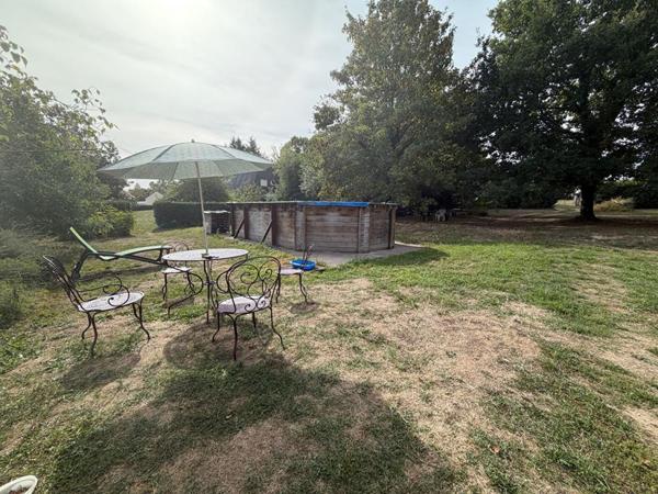 Très jolie longère rénovée dans un secteur calme et vert de la commune de Saint Eloi
