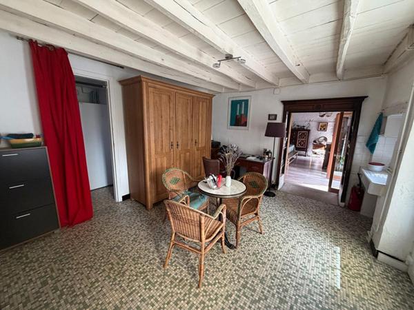 Très jolie longère rénovée dans un secteur calme et vert de la commune de Saint Eloi
