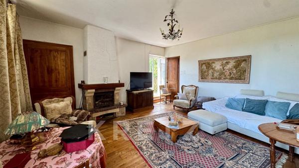 Maison de famille de caractère avec domaine de 8,8 hectares