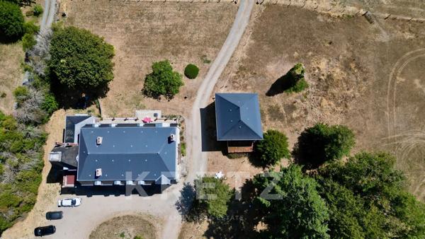 Maison de famille de caractère avec domaine de 8,8 hectares