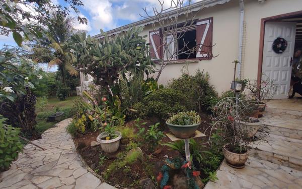 Maison à vendre    4 pièces • 118 m2 Sainte-Rose