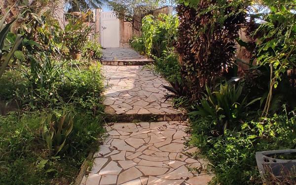 Maison à vendre    4 pièces • 118 m2 Sainte-Rose