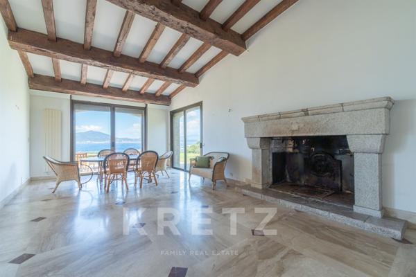Villa d’exception avec accès direct à une plage privée et panorama à couper le souffle