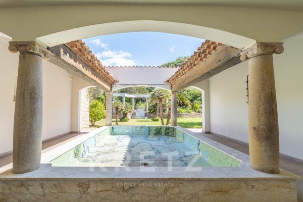 Villa d’exception avec accès direct à une plage privée et panorama à couper le souffle