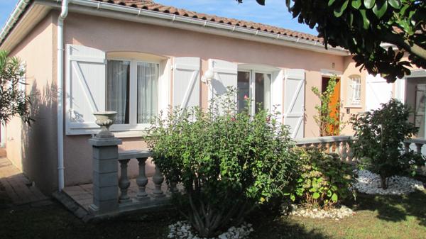 Quint-Fonsegrives: Villa plain-pied T4/5 salon/séjour, 117m² hab, véranda et garage, sur terrain arboré.. - Quint-Fonsegrives (31130)
