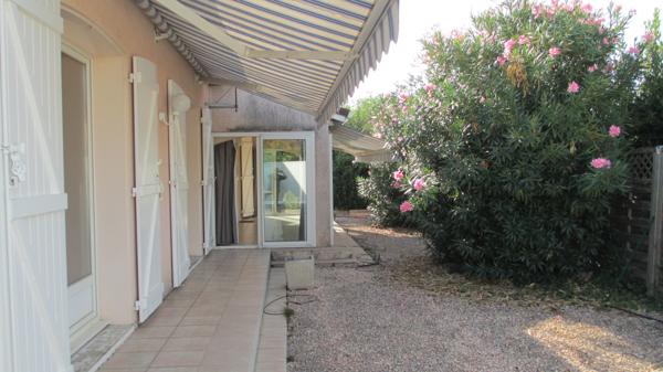 Quint-Fonsegrives: Villa plain-pied T4/5 salon/séjour, 117m² hab, véranda et garage, sur terrain arboré.. - Quint-Fonsegrives (31130)