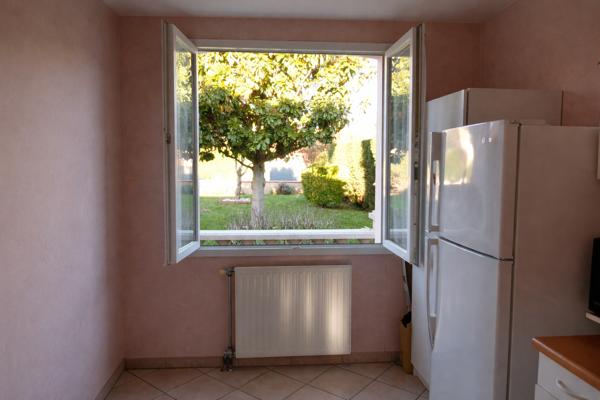 Quint-Fonsegrives: Villa plain-pied T4/5 salon/séjour, 117m² hab, véranda et garage, sur terrain arboré.. - Quint-Fonsegrives (31130)