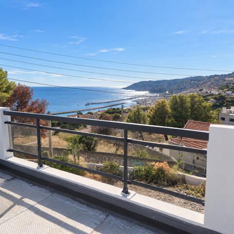 Maison avec piscine et vue panoramique sur la mer