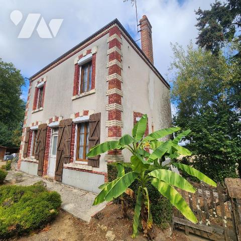 Ancien café de la gare – maison de charme, grenier aménageable, vue campagne