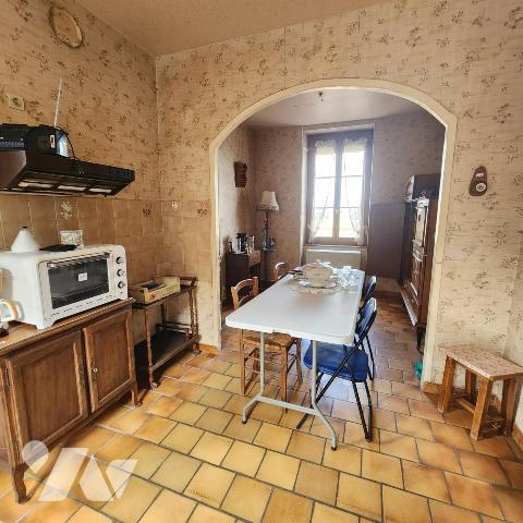 Ancien café de la gare – maison de charme, grenier aménageable, vue campagne