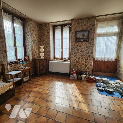 Ancien café de la gare – maison de charme, grenier aménageable, vue campagne
