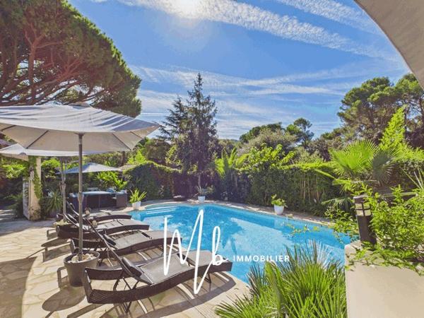 COUP DE CŒUR – PISCINE • CALME • LE BRUSC À 5 MIN