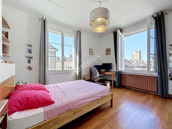 HYPER CENTRE DE TOURS - Magnifique appartement T5 - 4 chambres