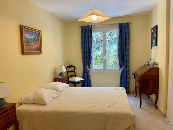 À VENDRE LAURIS (84) Propriété d’exception de plain-pied avec piscine et jardin paysager