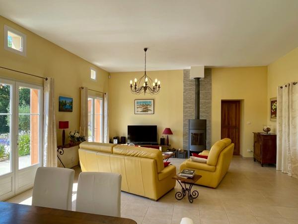 À VENDRE LAURIS (84) Propriété d’exception de plain-pied avec piscine et jardin paysager