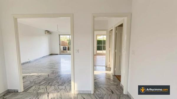 Vente                                                      Appartement
                        
                     3 pièces                      80 m2                     à Nice