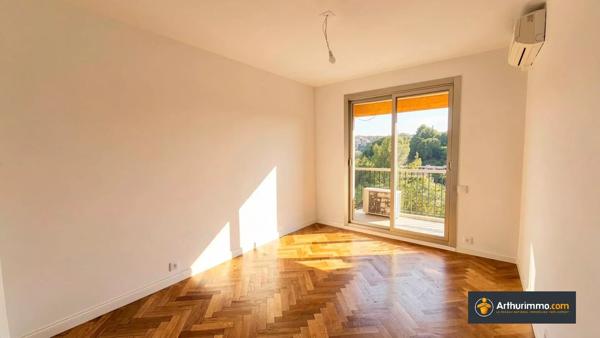 Vente                                                      Appartement
                        
                     3 pièces                      80 m2                     à Nice
