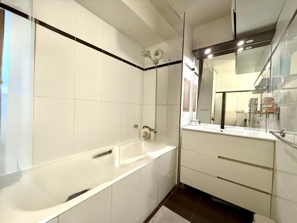 Appartement
         2 pièces
        - 53 m² Exclusivité 690 000 € *