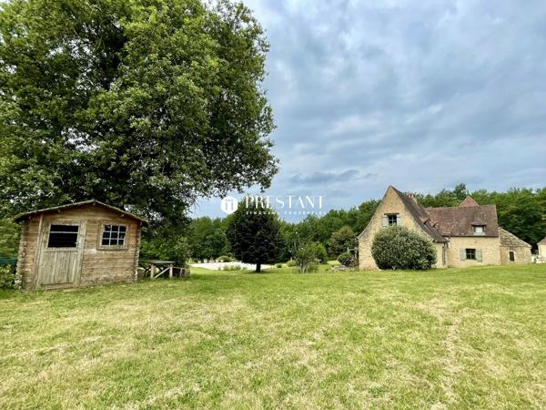 Belle propriété périgourdine 18ème en position dominante sur environ 7 hectares. Secteur Le Bugue., LE BUGUE