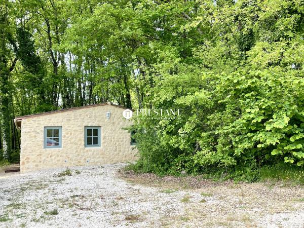 Belle propriété périgourdine 18ème en position dominante sur environ 7 hectares. Secteur Le Bugue., LE BUGUE