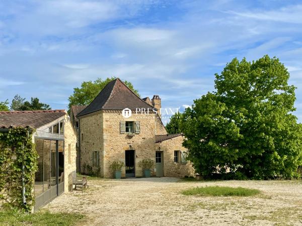 Belle propriété périgourdine 18ème en position dominante sur environ 7 hectares. Secteur Le Bugue., LE BUGUE