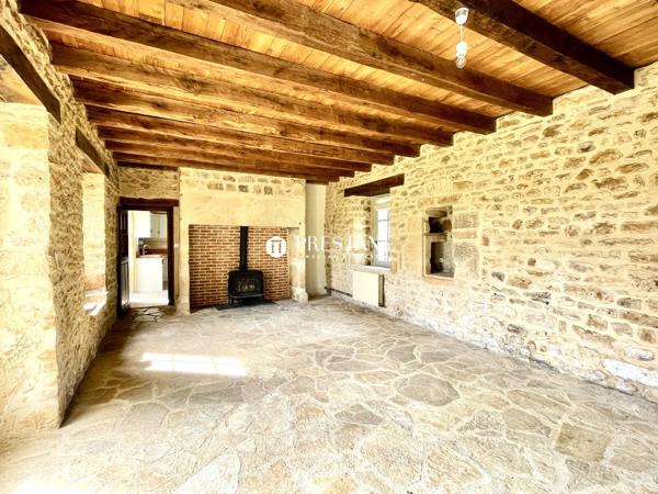 Belle propriété périgourdine 18ème en position dominante sur environ 7 hectares. Secteur Le Bugue., LE BUGUE
