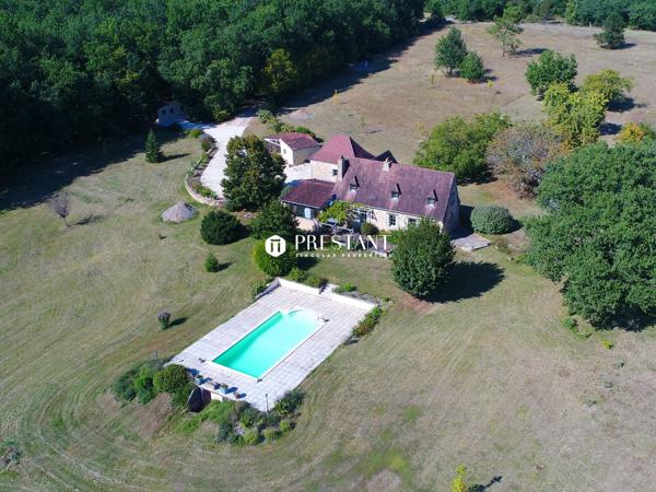 Belle propriété périgourdine 18ème en position dominante sur environ 7 hectares. Secteur Le Bugue., LE BUGUE