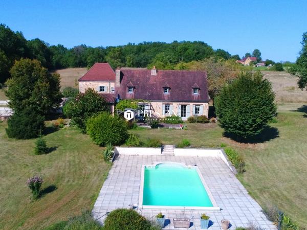Belle propriété périgourdine 18ème en position dominante sur environ 7 hectares. Secteur Le Bugue., LE BUGUE