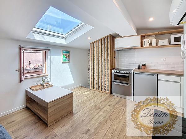 Immeuble composés de 5 lots, 4 studios meublés et un local à Nîmes