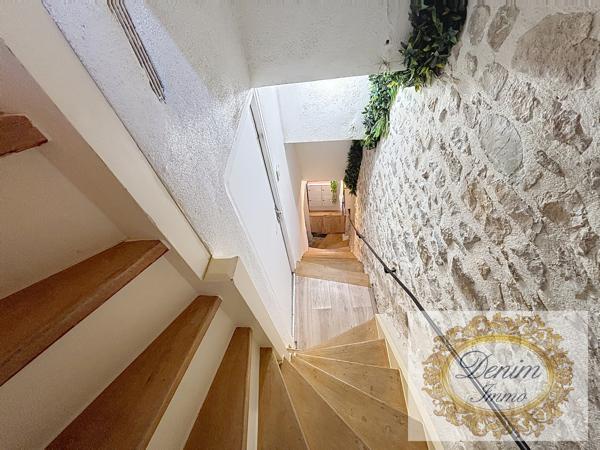 Immeuble composés de 5 lots, 4 studios meublés et un local à Nîmes